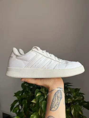 Tênis adidas