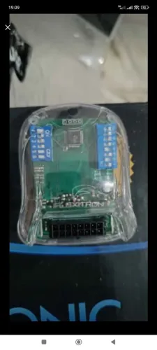 Vendo Interface para controle de som, multimídia no volante.