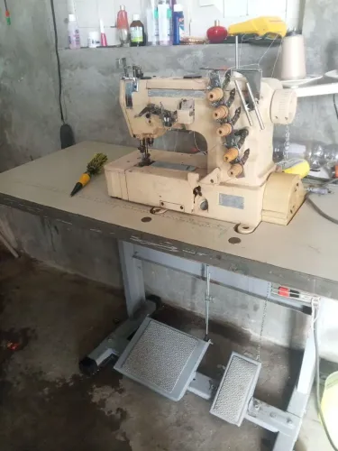 Maquina de costura Galoneira