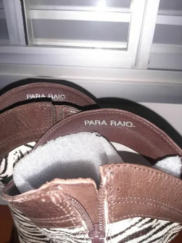 Bota cano alto/ marca PARA _ RAIO / couro legítimo. N 37 NOVA.