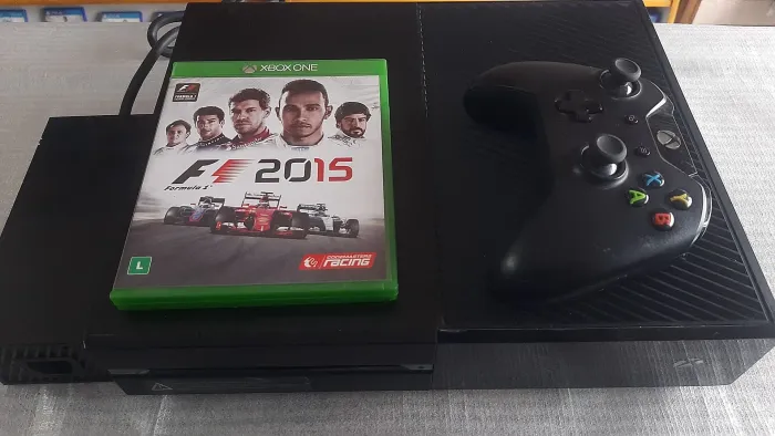 ONE 500GB + JOGO. ACEITO PS3 COM VOLTA. LEIA