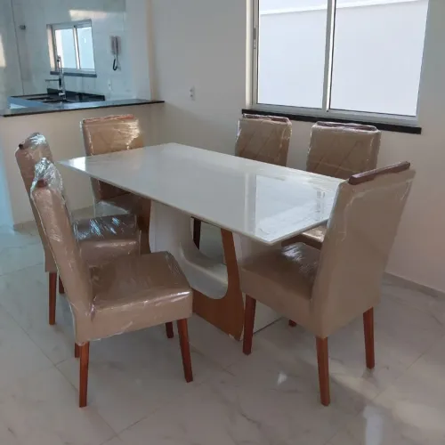 Mesa Vidro e Cadeiras Vidro Laqueado  A.L.T.O P.A.D.R.Ã.O (Nova)