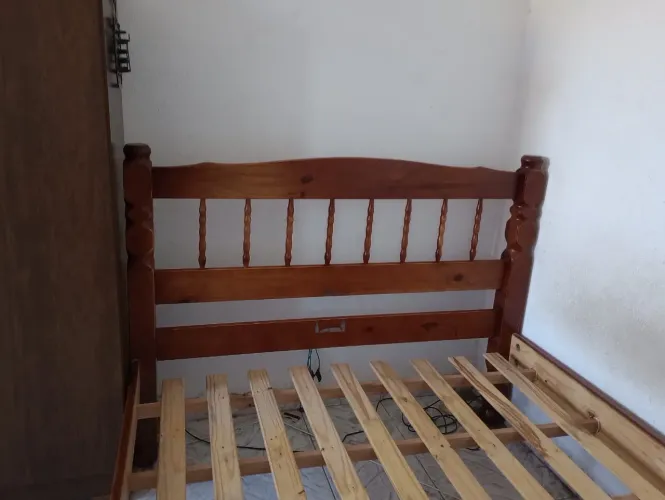 Linda cama de casal semi nova
