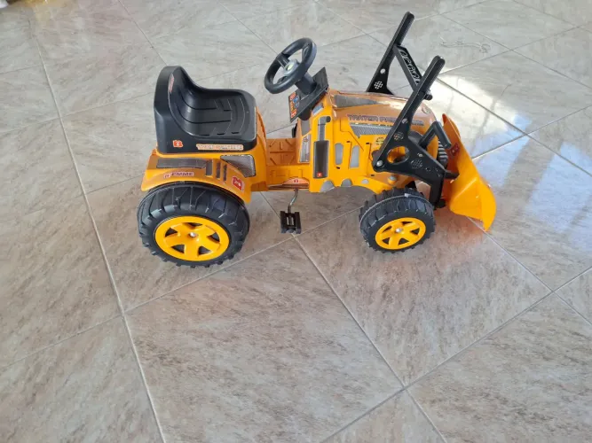 Trator de Pedal para Crianças