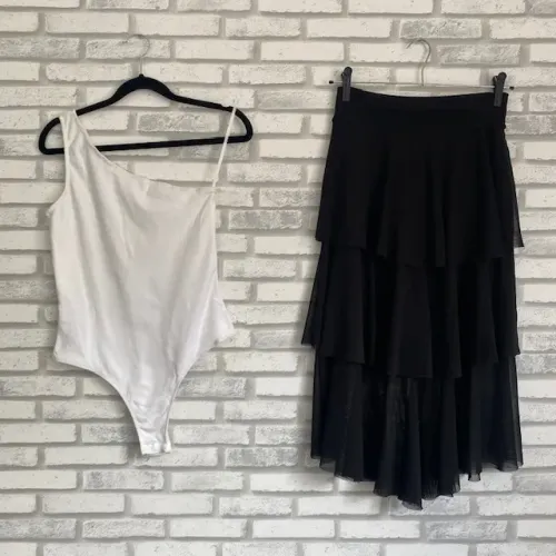 Kit Feminino Body Branco Shein Assimétrico + Saia Preta De Camadas Tamanho P