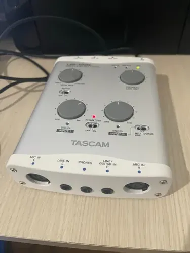 Interface de Áudio Tascam US-122L
