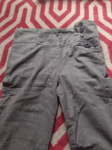Calça feminina xadrez cinza