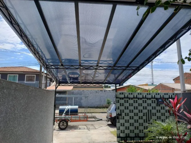 TOLDO FIXO OU RETRÁTIL EM POLICARBONATO