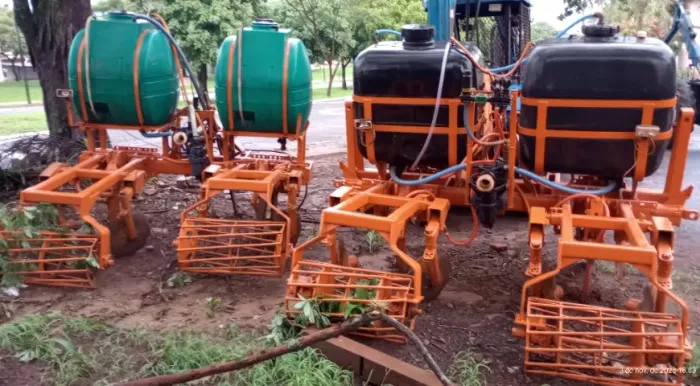 Cultivador/Aplicador de adubo