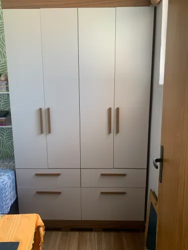 Guarda roupa de solteiro 