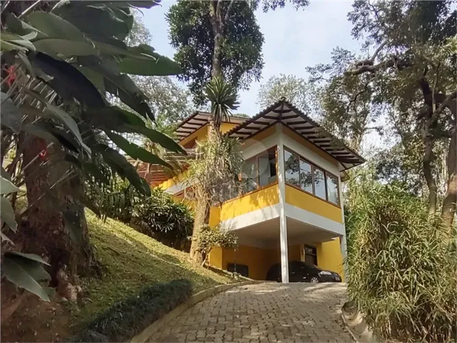 Condomínio com 3 quartos à venda em Condomínio Iolanda - SP