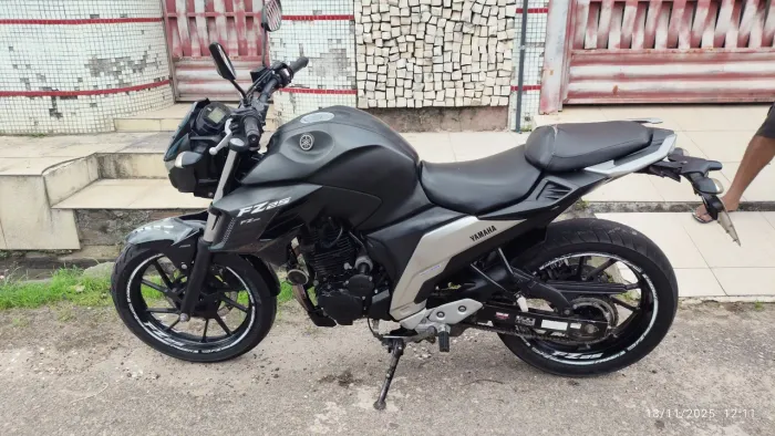 Vendo Fazer 250 Flex 2023 , selada e quitada.