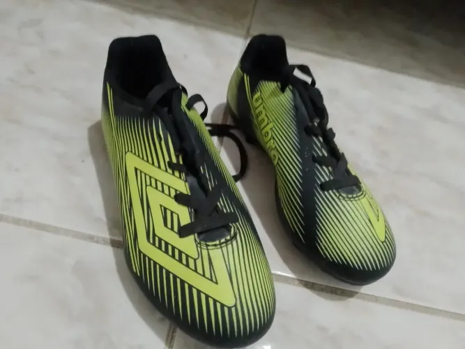 Chuteira Umbro Campo