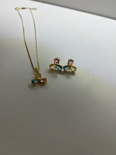 Conjunto de brinco e colar