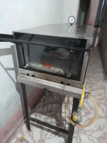 Vendo forno para pães, pizzas e bolo.