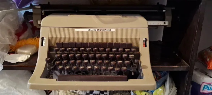 MÁQUINA DE ESCREVER VINTAGE