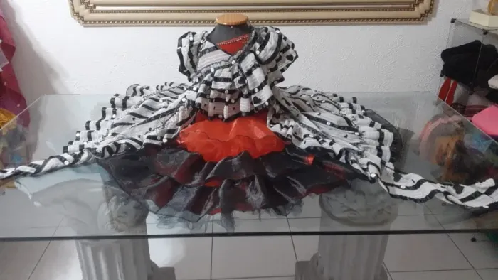 FANTASIA ALICE, VERMELHO E PRETO. DUAS PÇS + TOMARA QUE CAIA EM ORGZ,BABADO E AVENTAL