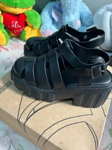 Sandália Melissa Megan Preta Plataforma