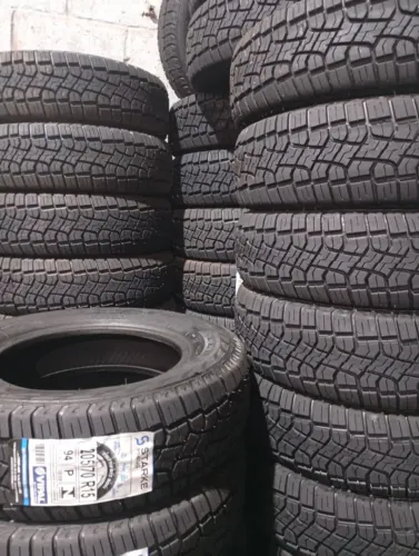 Quartou de qualidade aqui na RL, pneu 185/60 R14 205,00 á vista