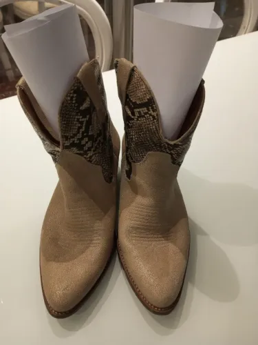 Bota de couro Animale com preço imperdível!