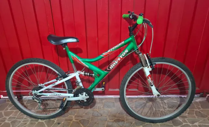 Bicicleta Houston Stinger com Suspensão