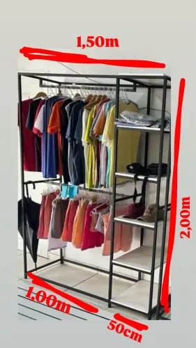 Arara com prateleiras 