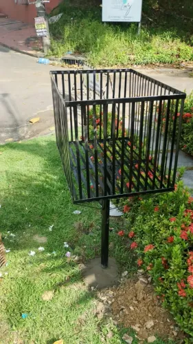 Lixeira de calçada grande