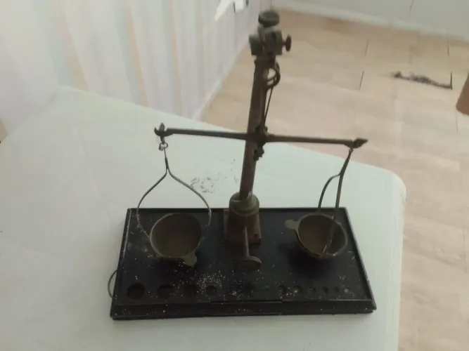 Balança antiga relíquia para joias 