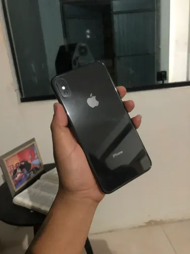 XS Max tela trincada mais funciona normal! 