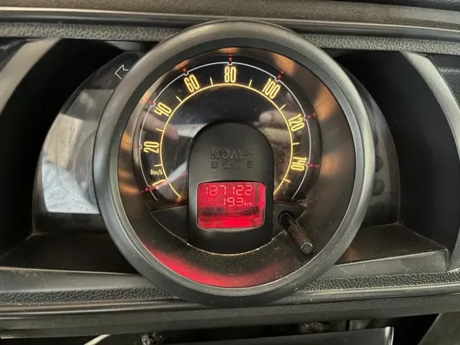 Volkswagen Kombi Lotação 1.4 MI Total Flex 8V 2012