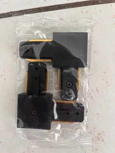 Conector - emenda L - para trilho eletrificado 