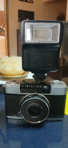 Câmera Olympus Pen EES-2 + Flash - Vintage -Usada