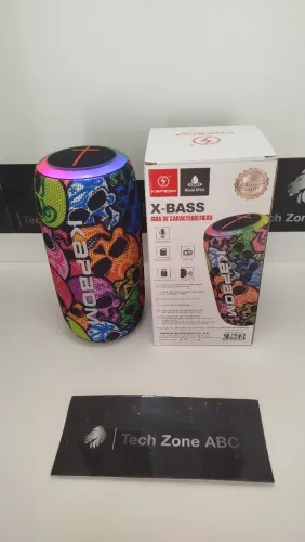 Caixa de Som Bluetooth Kapbom Skull, X-Bass