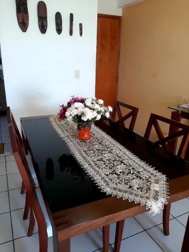 Mesa de jantar tampo em vidro 