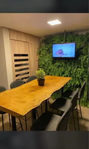 Mesa de Jantar Rústica com Design Único