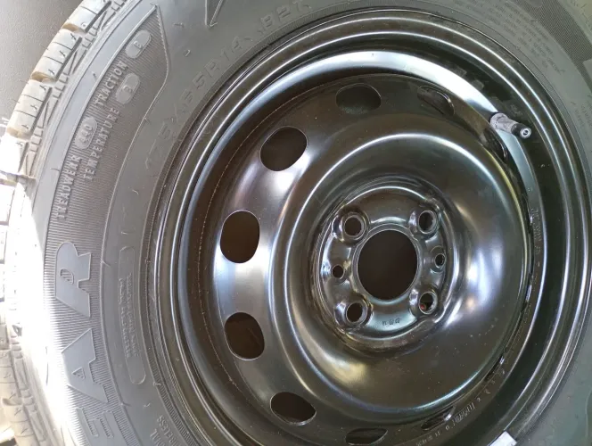 Roda aro 14 da Fiat original com pneu 175/65/14 Dunlop