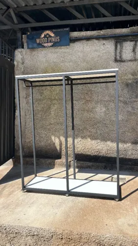 Arara de Roupa Industrial - Wood Pinus
