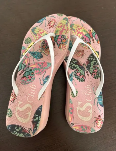 Chinelo CS Club Rosa com Estampa de Borboletas