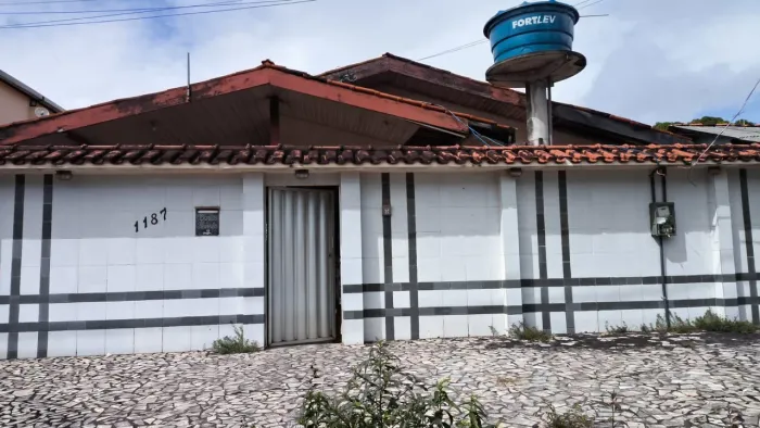 Casa com Piscina no Bairro Buritizal 