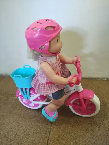 Boneca little mommy com bike