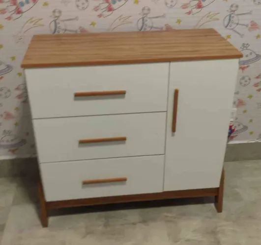 Cômoda Guti Branco Brilho/Amêndoa