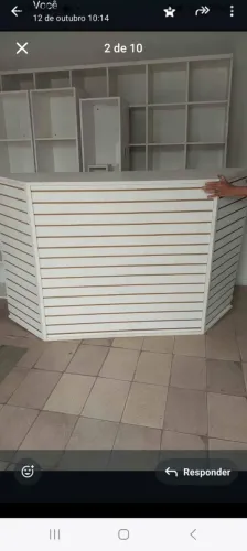 Expositor de calçados de MDF