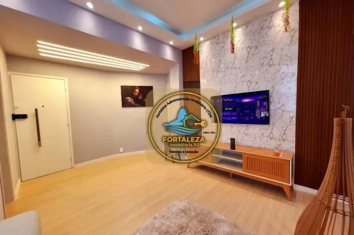 Apto com 70 m², 2 quartos e 2 banheiros no total. Mobiliado Próx. ao metrô