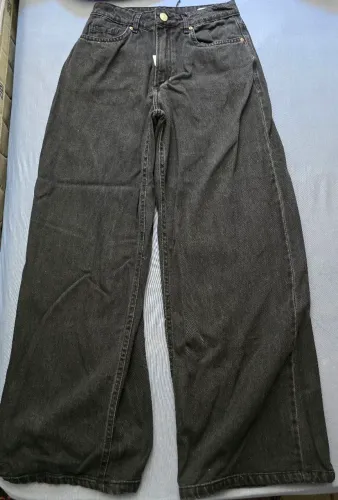 Calça super baggy jeans preta marmorizada da RENNER