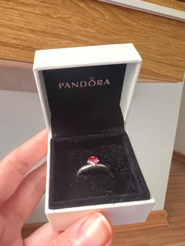 Anel Pandora com pedra rosa