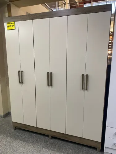 Guarda-Roupa 6 Portas com Amplo Espaço Interno