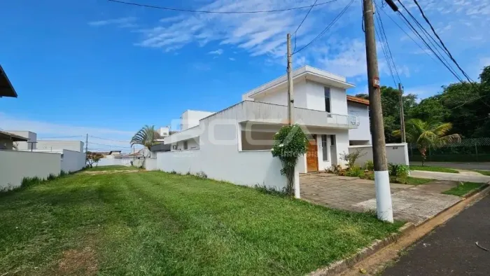 Terreno à venda no Condomínio Bosque de São Carlos: sua oportunidade de construir a casa d