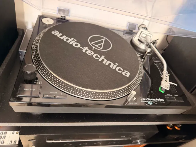 Toca discos Audio-Technica AT-LP120USB