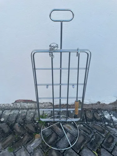 Espeto costelão de chão cromado 