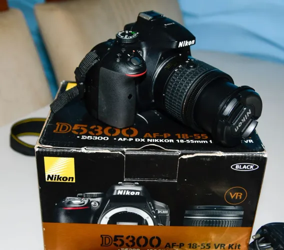 Câmera Nikon D5300 com Lente 18-105 Kit com comprovante de compra 